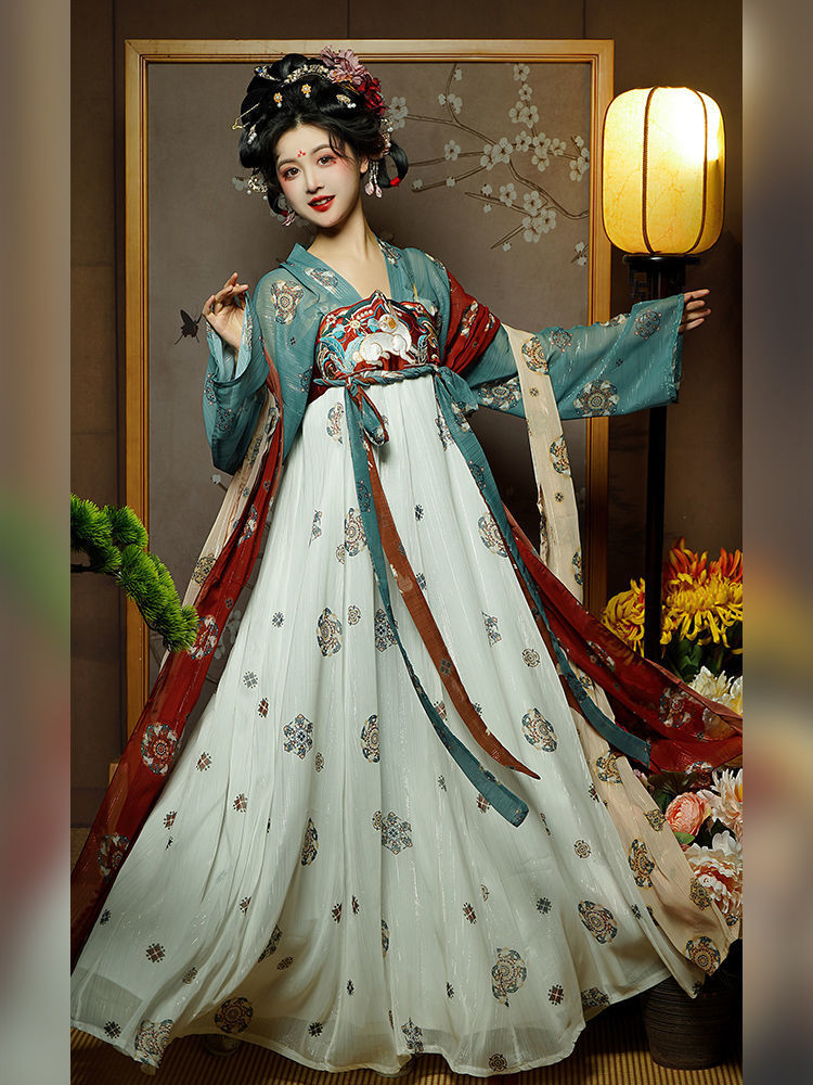 Tang-Style Hanfu Dress for Women – Liujin Yeyan Chest-High Ruqun Set