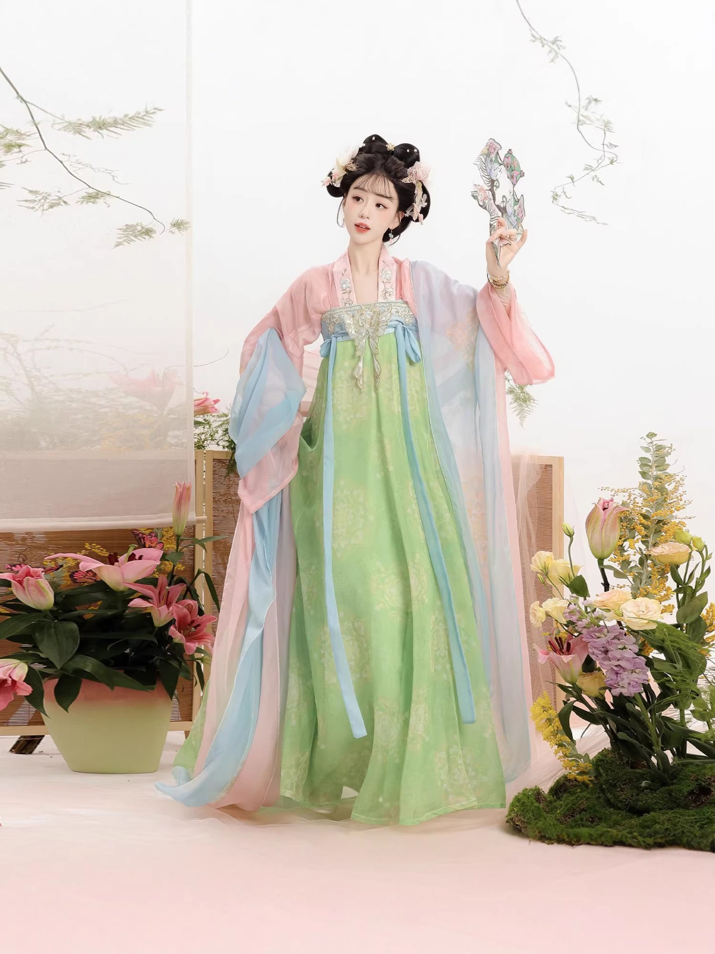 Ta Chun Ci Tang-Style Qixiong Hanfu Set with Embroidered Top, Flowing Skirt & Pibo Shawl