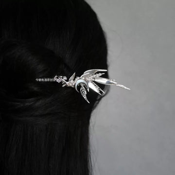 Moon Bamboo Hair Pin – Traditional Inspired Mother-of-Pearl Tassel Hair Accessory